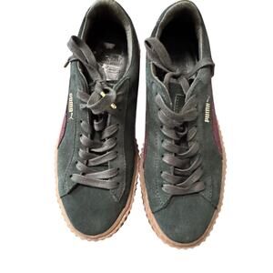 Womens 9 Green Puma Platform Sneaker with Red Strip on side. RHIANNA Style